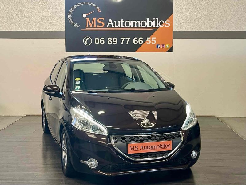 PEUGEOT 208 2012