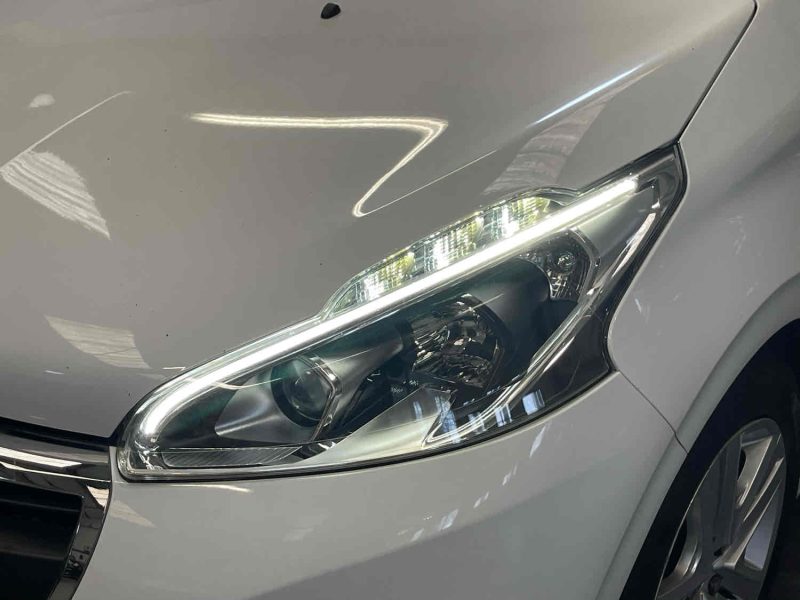 PEUGEOT 208 2016