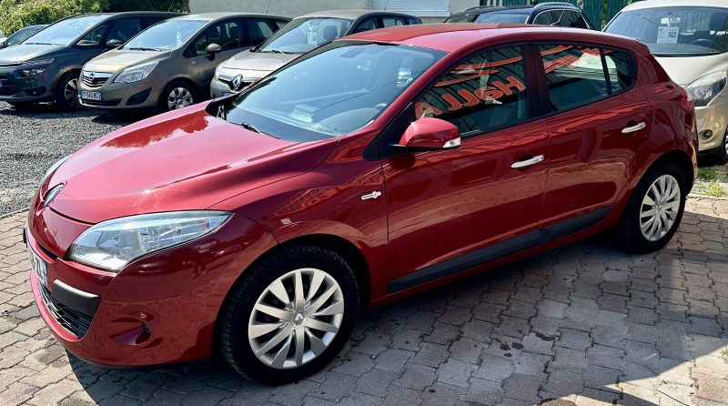 RENAULT MEGANE III 1.5L dCi 110CV *CARMINAT TOM-TOM* / GARANTIE REVISEE 