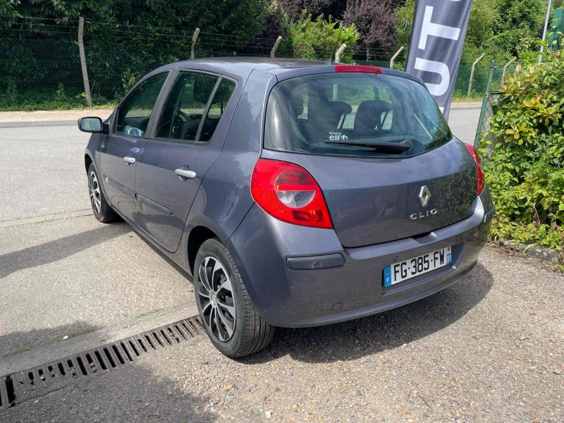 RENAULT CLIO III 1.2i 16V 100CV