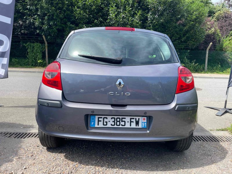 RENAULT CLIO III 1.2i 16V 100CV