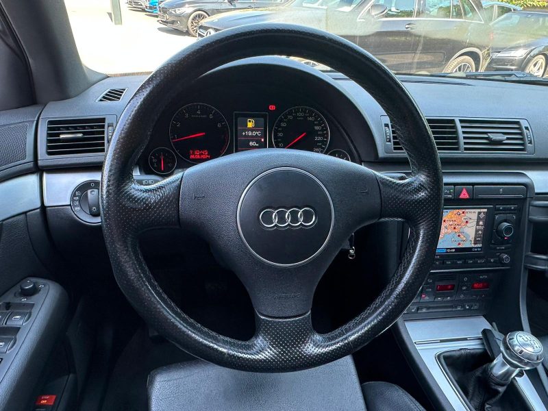 AUDI A4 AVANT 3.0 V6 220 S LINE*TOIT*BOSE*