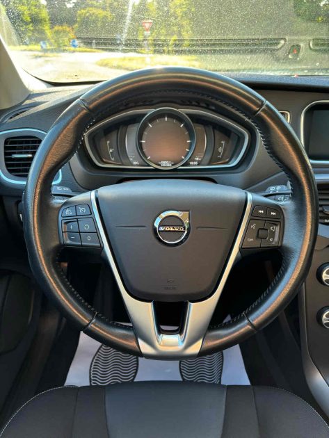 VOLVO V40 D2 120CH MOMENTUM BUSINESS