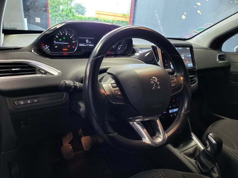 PEUGEOT 208 1.2 PureTech 110Cv ALLURE / RADAR DE RECUL / SUIVI ENTRETIEN COMPLET / COURROIE DE DISTR