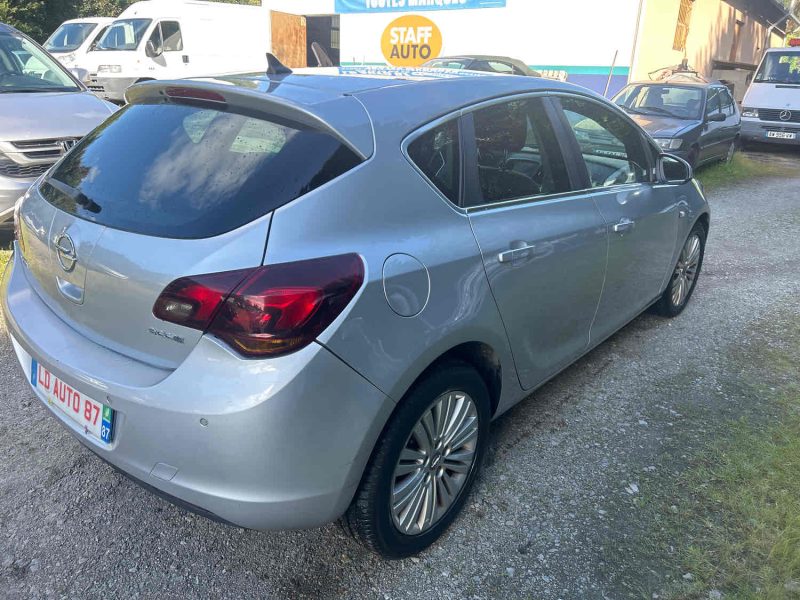 OPEL ASTRA J 2011