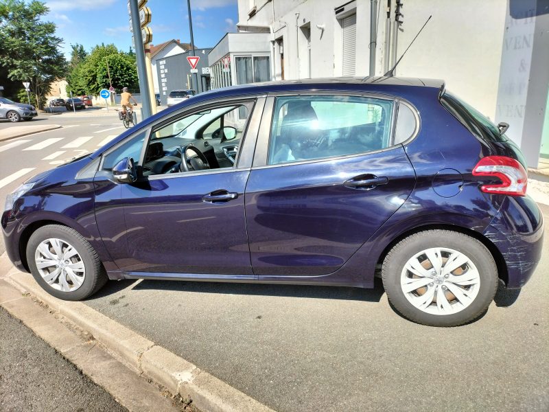 PEUGEOT 208 I