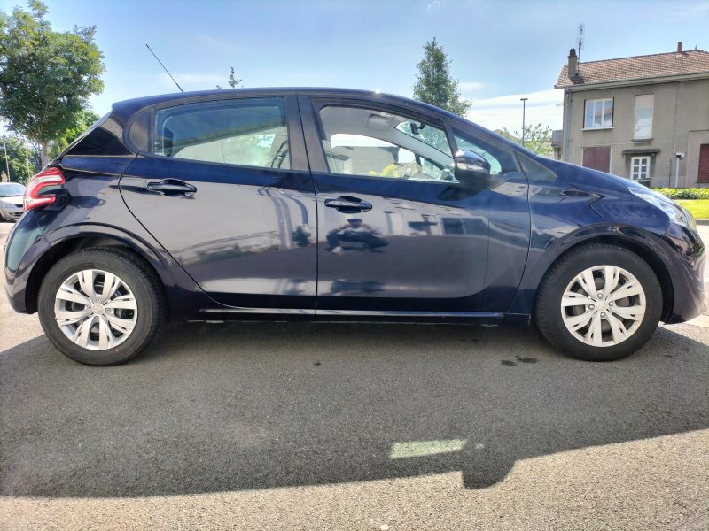 PEUGEOT 208 I