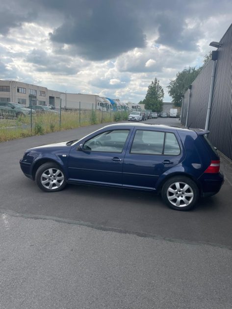 VOLKSWAGEN GOLF 2003