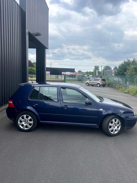 VOLKSWAGEN GOLF 2003