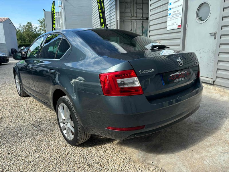 SKODA OCTAVIA 116 ch DSG7 Style / Caméra de Recul / Climatisation  Automatique / Garantie 12 Mois