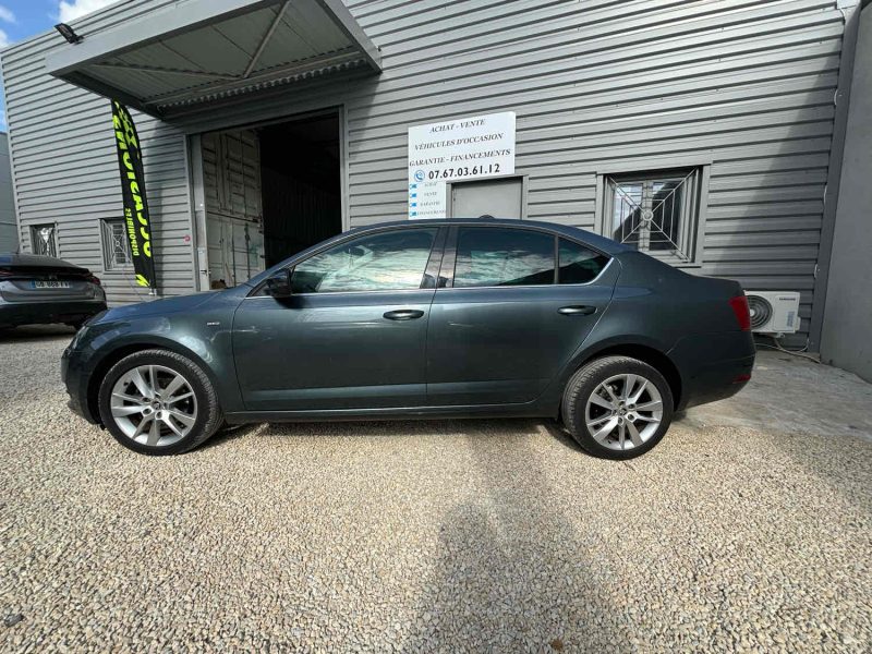 SKODA OCTAVIA 116 ch DSG7 Style / Caméra de Recul / Climatisation  Automatique / Garantie 12 Mois