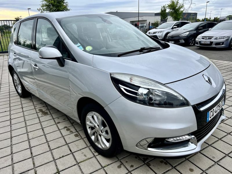 RENAULT SCENIC III 1.5 dCi 110CH  