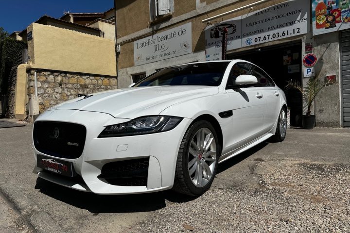 JAGUAR XF XF 2.0 D - 180 ch BVA R-Sport - Toit Ouvrant / Palettes au Volant / Caméra de Recul / Gara