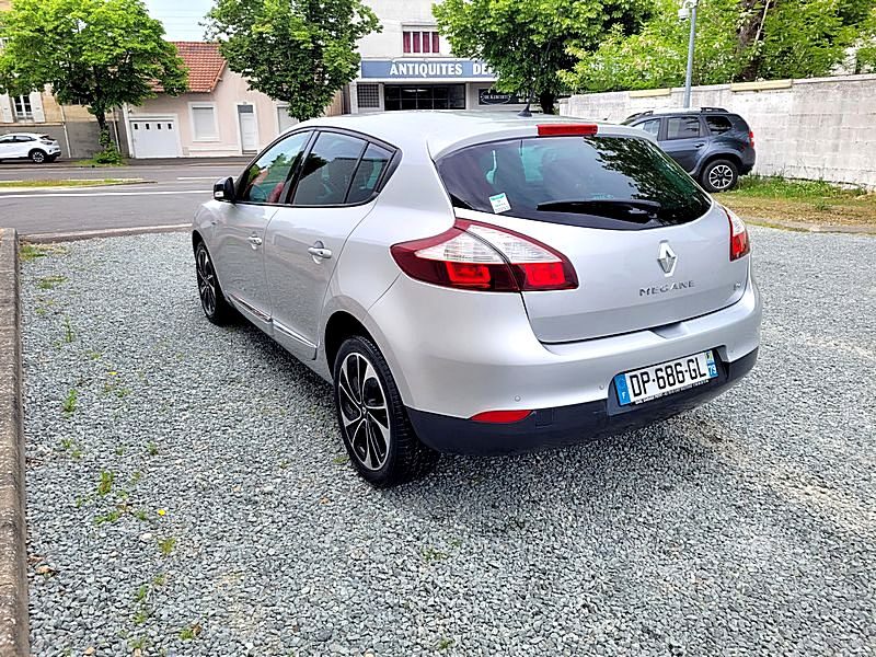 RENAULT Mégane Phase 3 BOSE 1.2 TCe EDC 132 cv Boîte auto