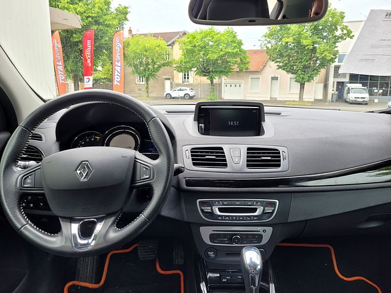 RENAULT Mégane Phase 3 BOSE 1.2 TCe EDC 132 cv Boîte auto