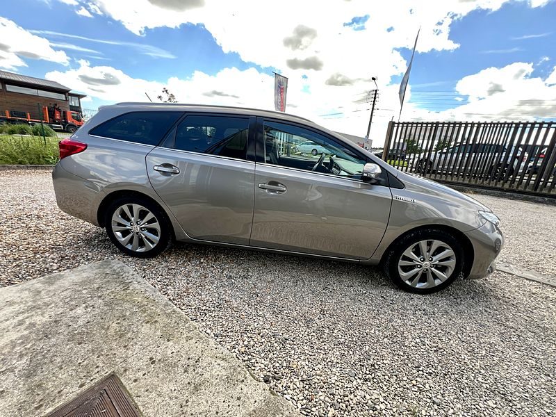 TOYOTA AURIS TOURING SPORT 2014