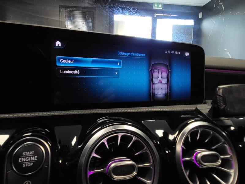 MERCEDES CLASSE A 180d AMG LINE CARPLAY / TOIT OUVRANT / SIEGES CHAUFFANTS / KEYLESS GO