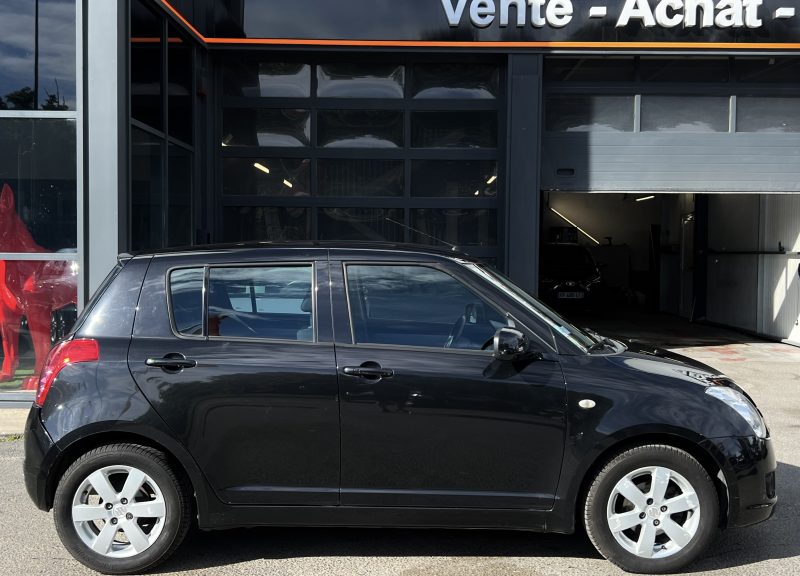 SUZUKI SWIFT III 1.2 VVT 92 Cv 1ERE MAIN BOITE AUTOMATIQUE GPS ANDROID 80 800 Kms - GARANTIE 1 AN