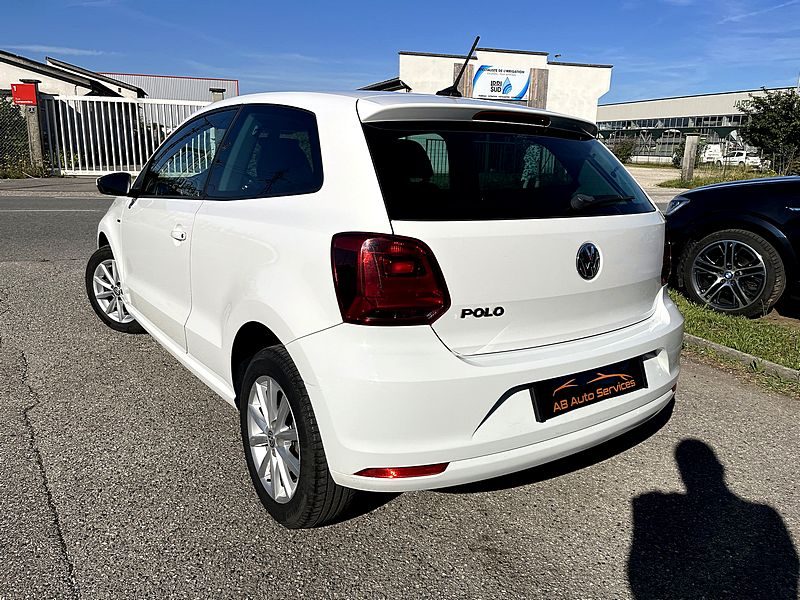 VOLKSWAGEN POLO V 2015