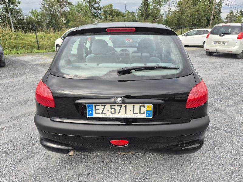 PEUGEOT 206 1.4 i 75cv 2000 149000 km bva 