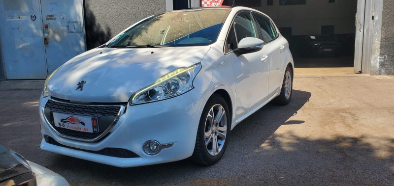 Peugeot 208 1.2l Vti 82 cv Allure, *Crit'air 1*, *Toit panoramique*, *GPS*