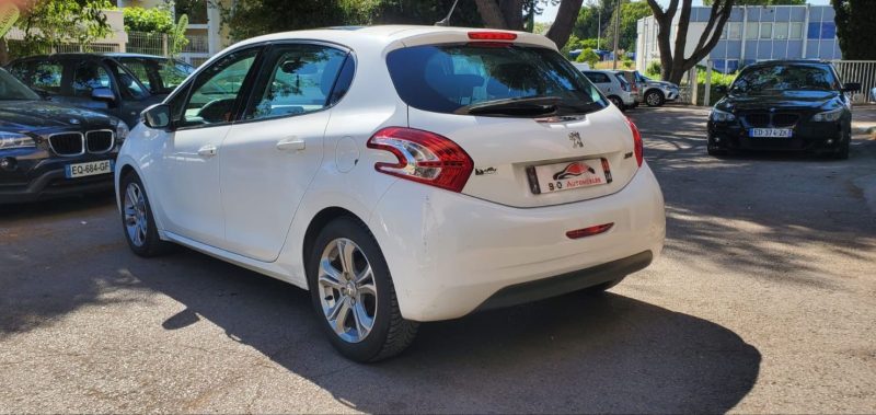 Peugeot 208 1.2l Vti 82 cv Allure, *Crit'air 1*, *Toit panoramique*, *GPS*