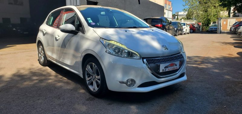 Peugeot 208 1.2l Vti 82 cv Allure, *Crit'air 1*, *Toit panoramique*, *GPS*