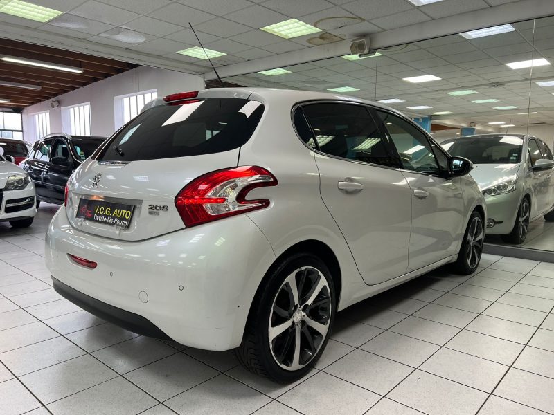 PEUGEOT 208 1.6 E-HDI 115CH FAP FELINE