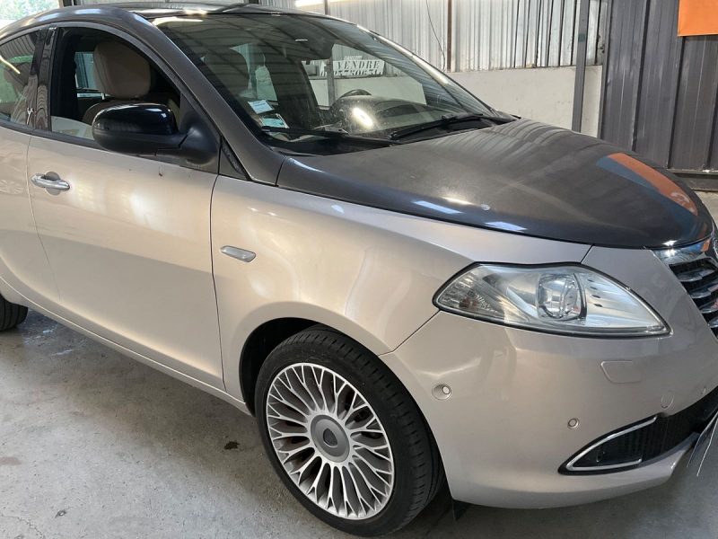 Lancia Ypsilon 0.9 TwinAir Platinum DFS/BVA 5p + Bluetooth/USB