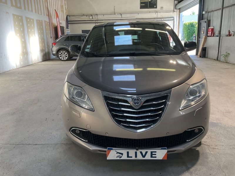 Lancia Ypsilon 0.9 TwinAir Platinum DFS/BVA 5p + Bluetooth/USB