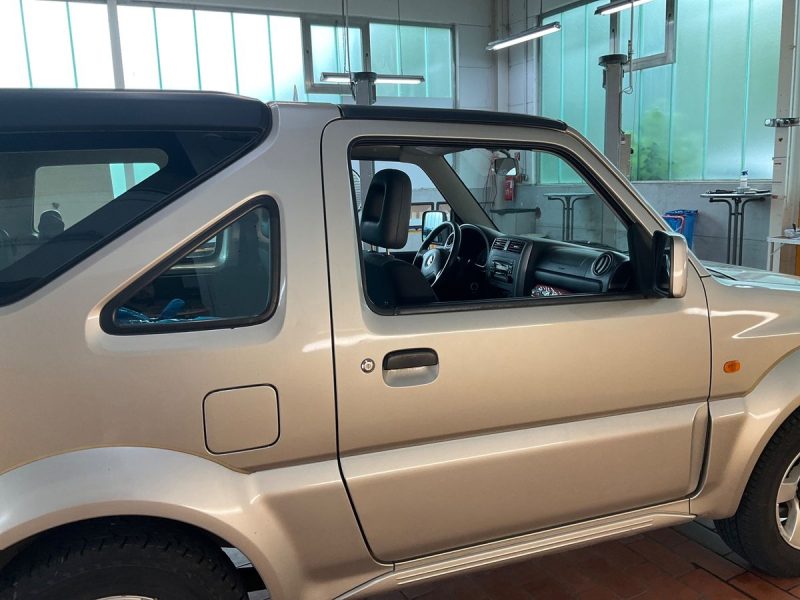 Suzuki Jimny 1.3L 80 cv 4WD,CLIM, cabriolet toit rigide et souple