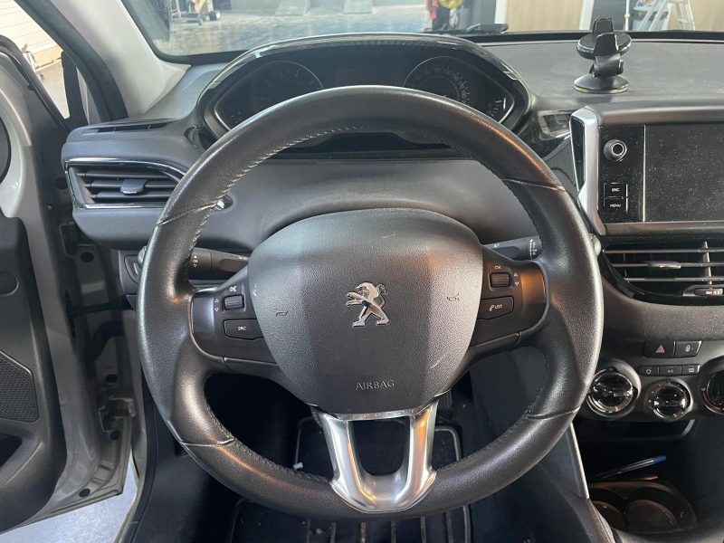 PEUGEOT 208 2015 DISTRI OK 