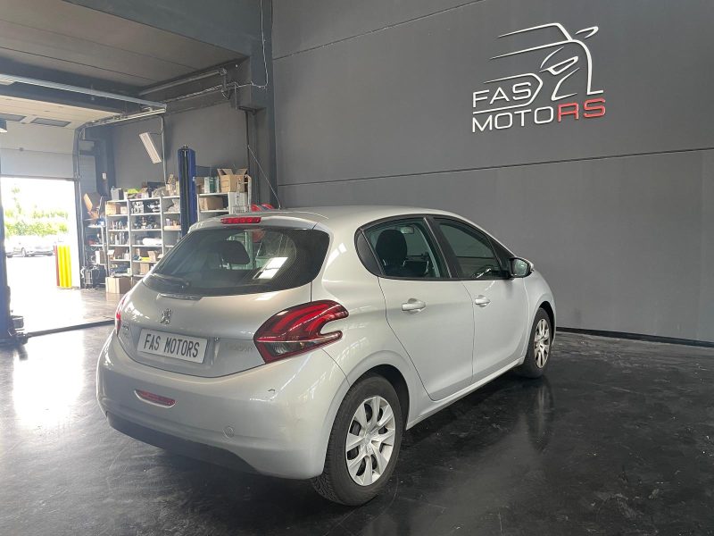 PEUGEOT 208 2015 DISTRI OK 