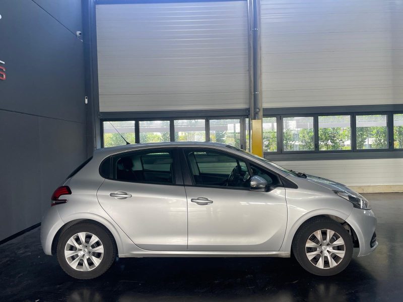 PEUGEOT 208 2015 DISTRI OK 