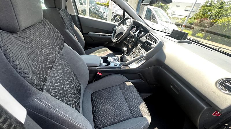 PEUGEOT 3008 Monospace 2015 1,6 Blue HDI Style