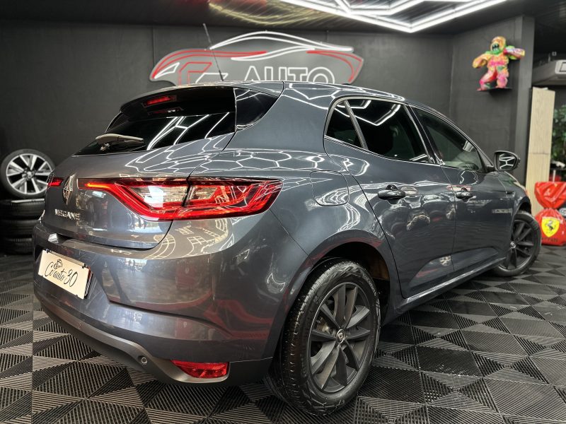 RENAULT MEGANE IV Berline cinq portes 2016