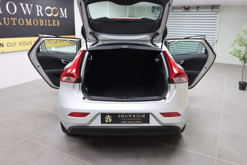 VOLVO V40 2015