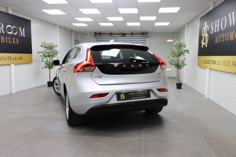 VOLVO V40 2015