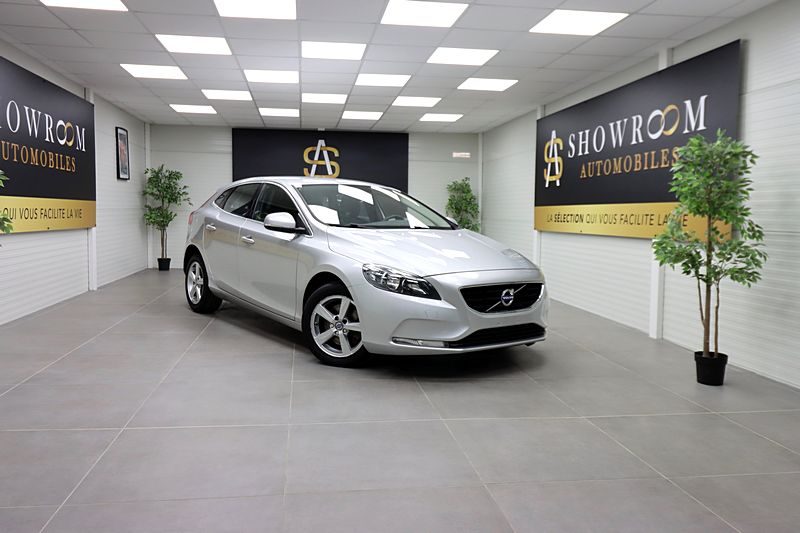 VOLVO V40 2015