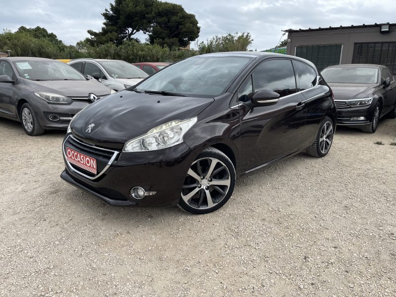 PEUGEOT 208 2012