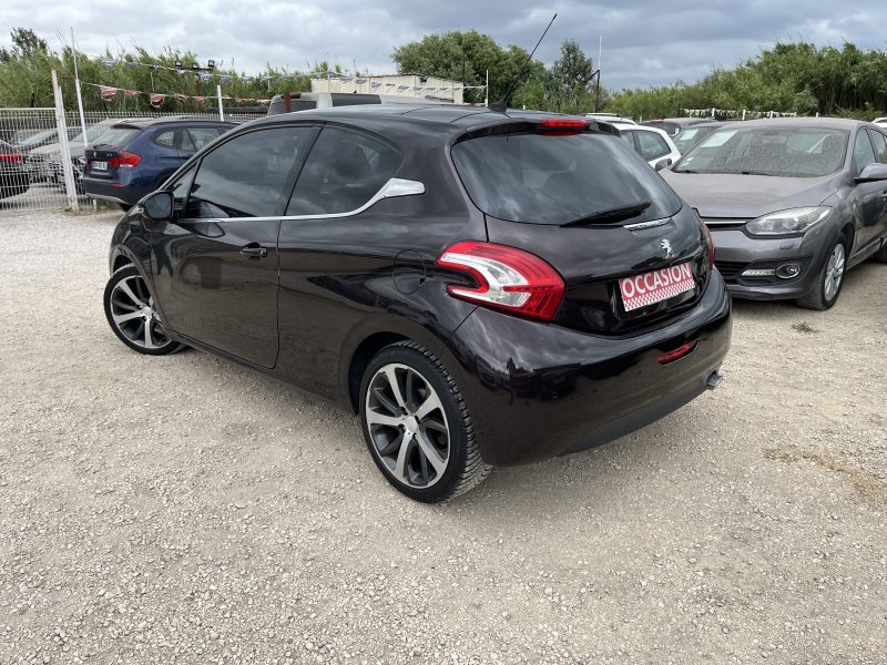 PEUGEOT 208 2012