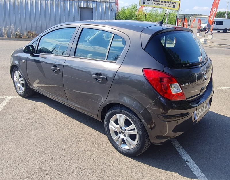 OPEL CORSA E 2013