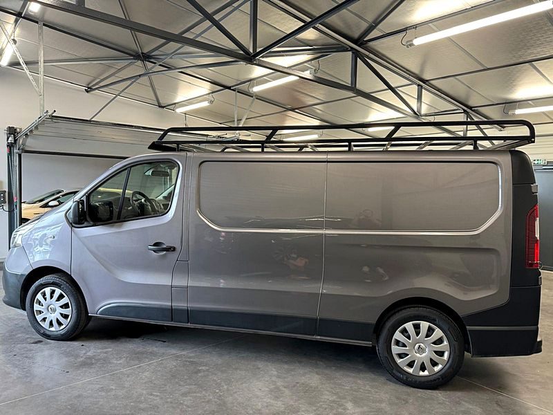 RENAULT  TRAFIC  2020