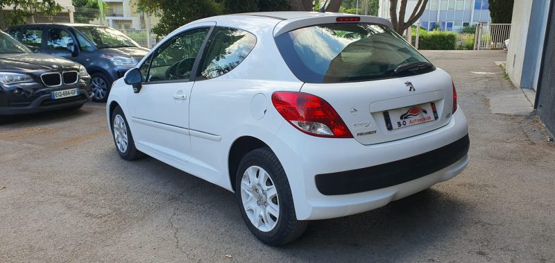 Peugeot 207 Phase 2 1.6 e-HDi 92 cv, *Clim auto*, *Régulateur*, *Véhicule société*