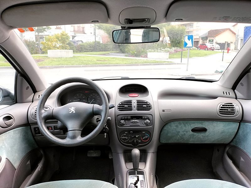 PEUGEOT 206 i BVA