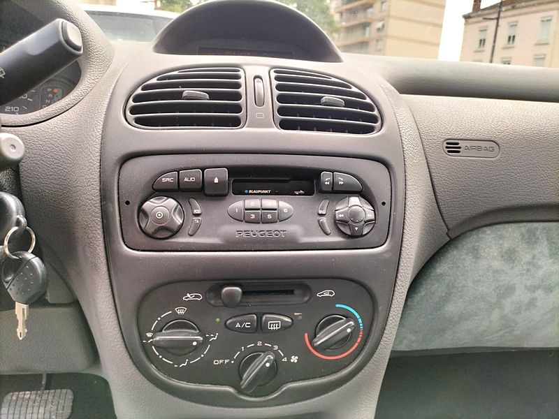 PEUGEOT 206 i BVA