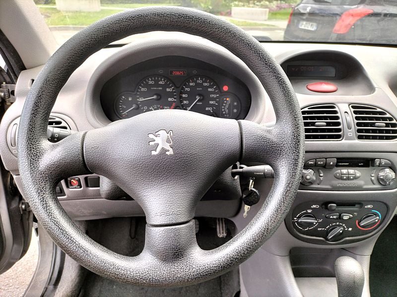 PEUGEOT 206 i BVA