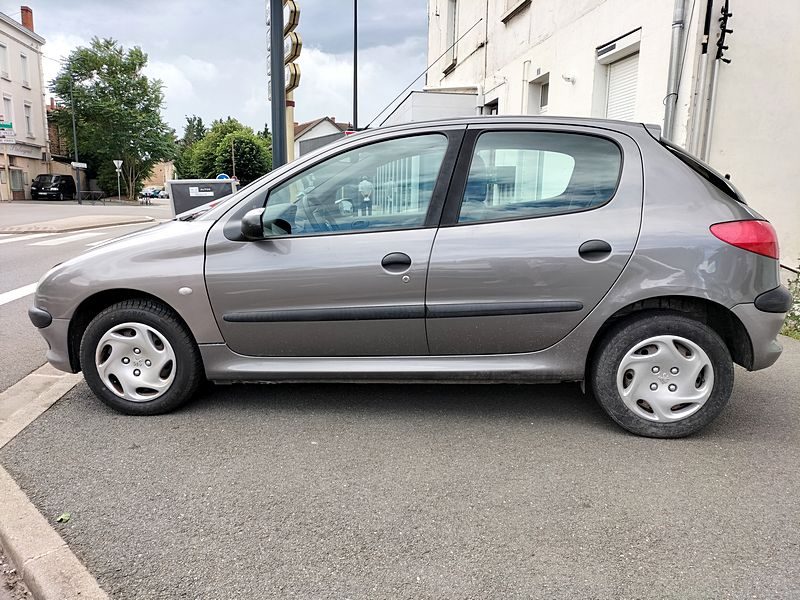 PEUGEOT 206 i BVA