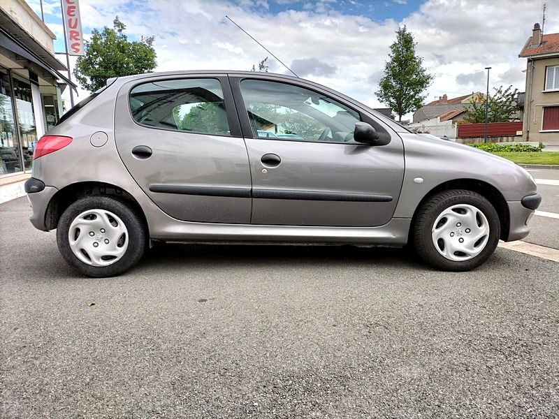 PEUGEOT 206 i BVA