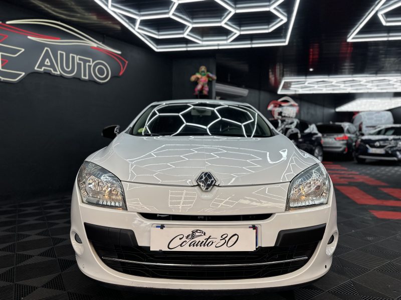 RENAULT MEGANE III Berline cinq portes  2011